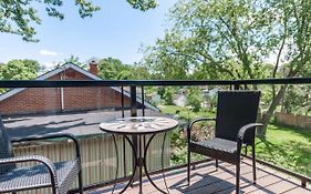 Entire 2 Bedroom Apartment Uptown Waterloo - E3
